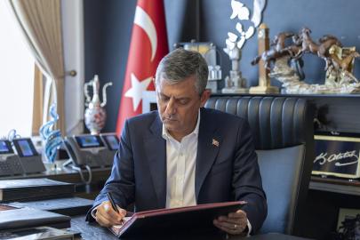 Özgür Özel ve 90 milletvekili CHP'den istifa etti. Yeni Parti resmen kuruluyor