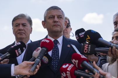 Yeni Parti için geri sayım başladı: Logosu nasıl olacak, hangi renkler kullanılacak?