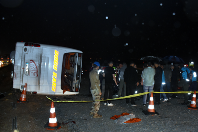 Yolcu otobüsü şarampole devrildi. 40 kişi yaralandı