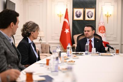 Adalet Bakanı Akın Gürlek, Behçet Oktay ve Uğur Mumcu'nun aileleriyle görüştü
