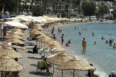 Bodrum'da hava sıcaklığı 40 dereceyi aştı, sahiller doldu