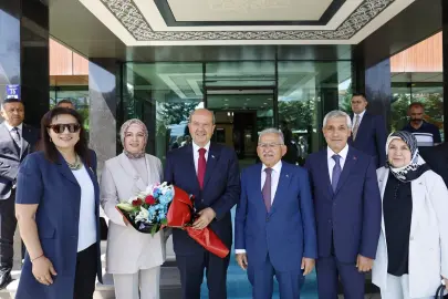 Ersin Tatar'dan Başkan Büyükkılıç'a hizmet övgüsü