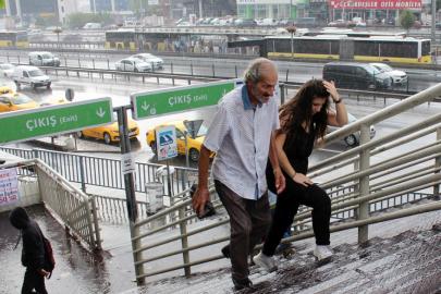 İstanbul'da sonbahar provası. Hava bir anda soğuyacak, sağanak bastıracak