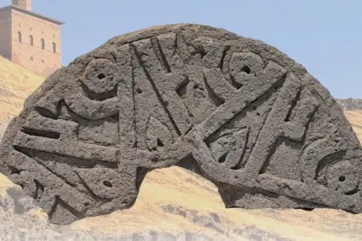 Selçuklu taşında ‘Hz. Muhammed’ ismi 6 kez yer aldı... Ani’de tarihi keşif!