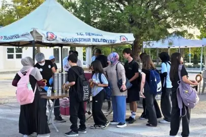 Denizli'de okul yolunda öğrencilere sıcak sürpriz