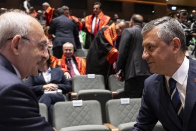 Dikkat çeken anlar. Kemal Kılıçdaroğlu ile Özgür Özel tokalaştı
