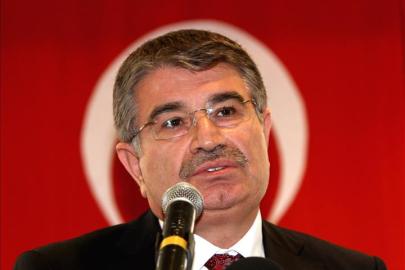 Eski bakana yurt dışına çıkış yasağı. 'Çakarlı' aracı bin liraya kiraya vermiş