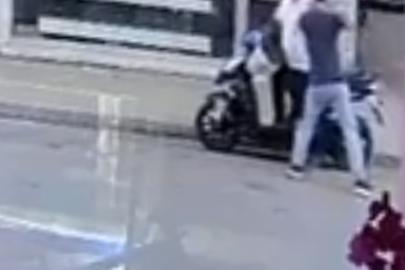 Esnafı bıçakla yaraladı, 'oyun bitti' deyip teslim oldu; saldırı kamerada