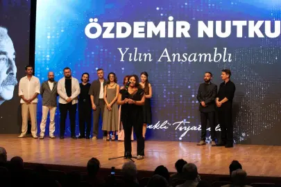 İzBBŞT, Özdemir Nutku Tiyatro Ödülleri’nden dört ödülle döndü