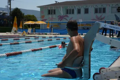 İzmir'de 100. “Kırmızı Bayrak” Torbalı havuzuna