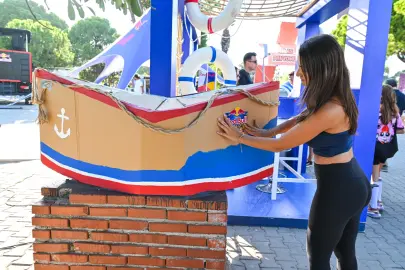 Karton Tekne Yarışması İzmir'de fuar coşkusuna renk kattı