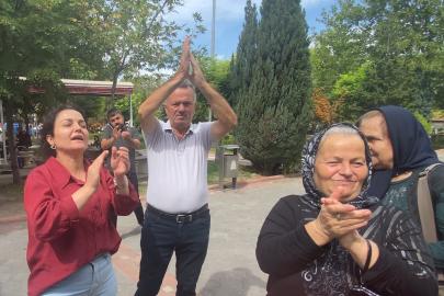 Oğullarının katiline 26 yıl hapis kararını, 'yaşasın adalet' diyerek alkışladılar