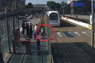 Yürekleri ağza getiren an: Güvenlik görevlisinden hayat kurtaran refleks